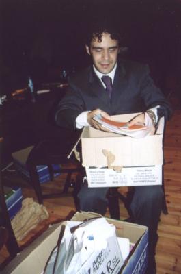 47: The Agora is over: Amedeo Ferrara, president of the Juridical Commission, is packing all files together. The cleaning-up has started.