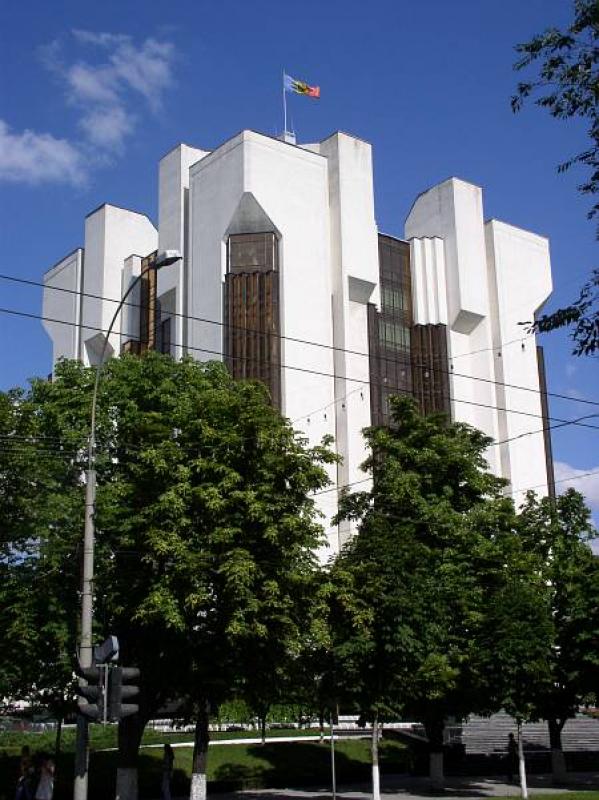 TRUTH or DARE... (11.08.2004 - 24.08.2004) - More photos - 17: The modest office of the president.