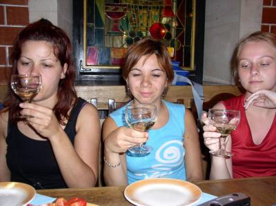 78: Chiara, Elisa, Susanna - and white wine.