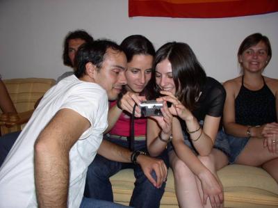 106: Lluis, Roser and Zina looking at photos. Long live digital photography!