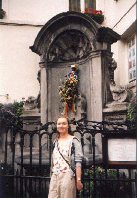 2: Izabela with Manneken-pis