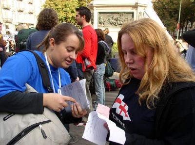 3: New CD secretary Kamala Schütze on the right meets AEGEE-Cluj president Sonia Pavlenko in front of Atrium.