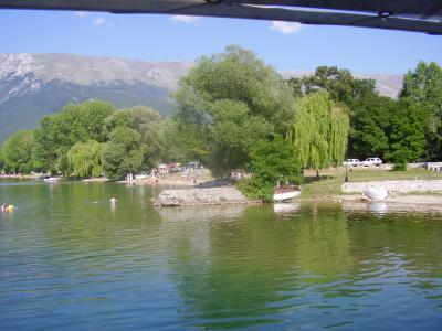 20: lake + beach + mountain = great experience :)