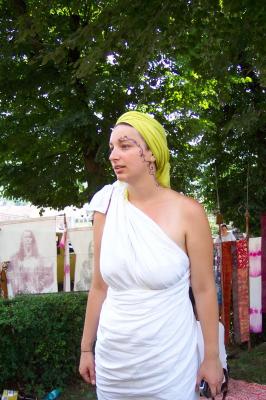 31: another nice organiser: Mihaela dressed in toga-style...