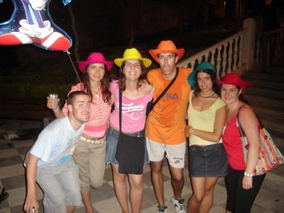 27: Before the 'Desembarco'. Group picture with the balloon