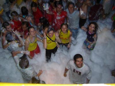 19: Participants in yellow t-shirts, organizers with red ones... And also Mina, Luca, Kostas...