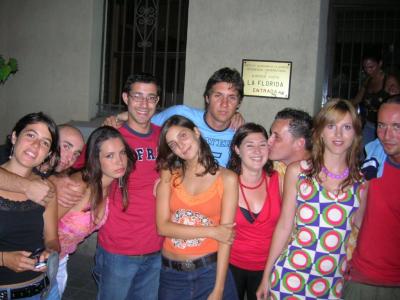 6: Marta, Pedro, Andrea, Milos, Lorena, Kostas, Alex kissing Carmen, Mina and Tamas