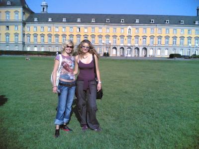 100: Trip to Bonn, Edwige & Melinda