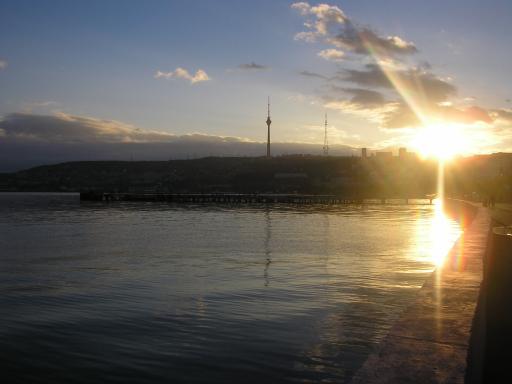 37: Sunset-boulevard in Baku... What an amazing place. Somewhere in between Minsk - Istanbul and Los Angles!