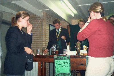 Het After Intro Program (29.08.2002 - 14.11.2002) - Kamp - De Cantus - 38: Is toch stukken beter dames, een banaan en frikandel dan een man?
