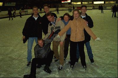 33: Simon, als ik vraag om de groep om te gooien, dan bedoel ik daar niet mee dat je zelf op de grond moet gaan liggen...