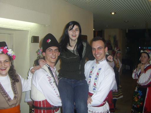 15: Milena&Folk_dancers