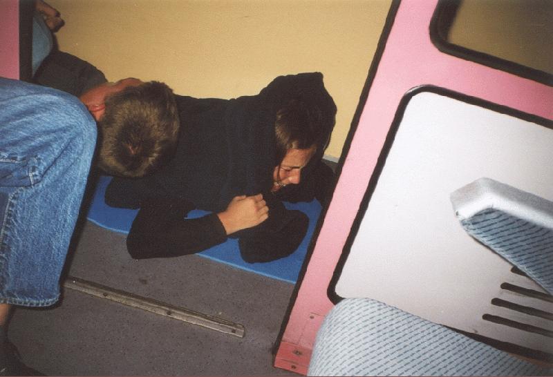 Greek trophy IV (11.07.2002 - 25.07.2002) - Trip to Greece - 6: Laying down for sleeping is nice, and the hallway is the only place to lay down, but if there are some drunk people in the coupe next to you...